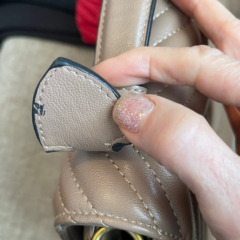 Quilted Chain Crossbody Bag - Picture 8 of 11